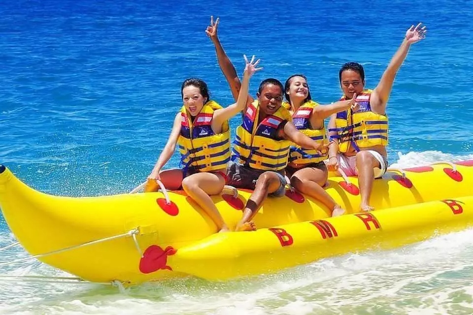 🚤 Banana Boat Adventure – The Ultimate Thrill Ride in Boracay! 🌊
